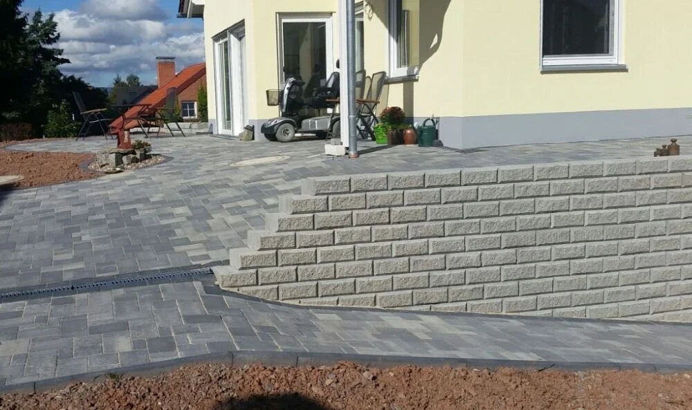 Hangsicherung mit Böschungssteinen in Oberdünzebach
