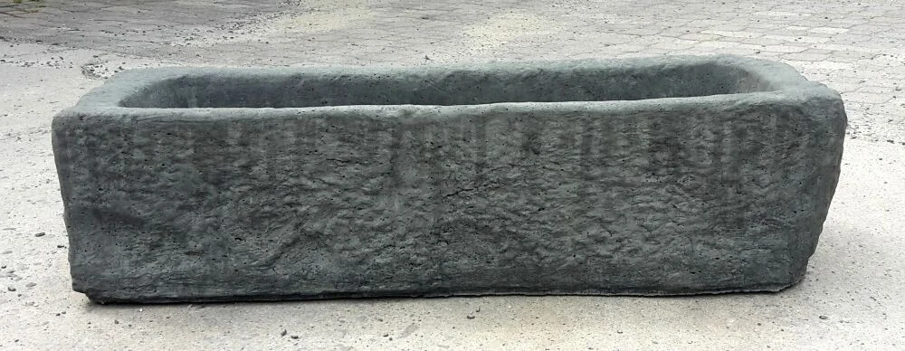 Großer Pflanztrog aus Beton