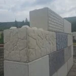 Strukturblock mit Eckkante in Felsenoptik