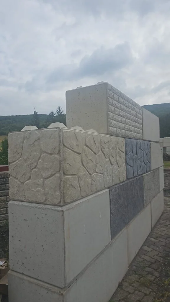 Strukturblock mit Eckkante in Felsenoptik